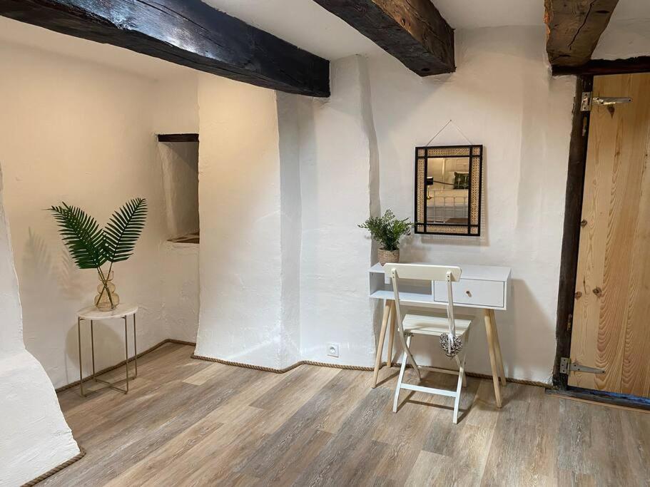 Spacious 1 Bed Home With Shared Pool Champagnac-la-Rivière Εξωτερικό φωτογραφία